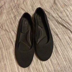 Vera Wang size 10 black flats
